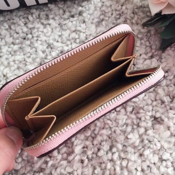 Coach NWT Women's Geometric Heart Print Small Wallet - Picture 2 of 4